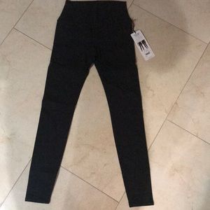 Alo Yoga  high thigh legging with tag never worn.